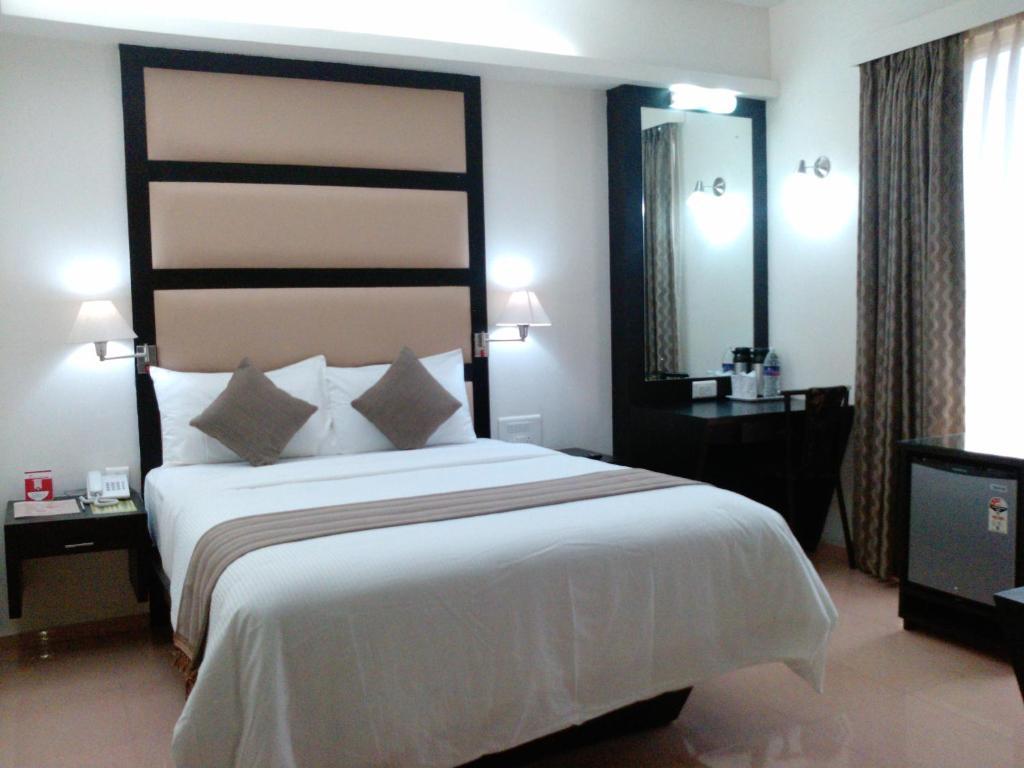Pattom Royal Hotel Thiruvananthapuram Εξωτερικό φωτογραφία