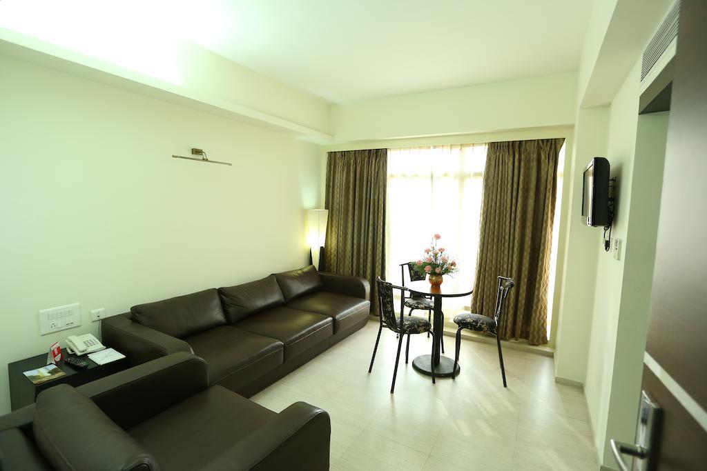 Pattom Royal Hotel Thiruvananthapuram Εξωτερικό φωτογραφία