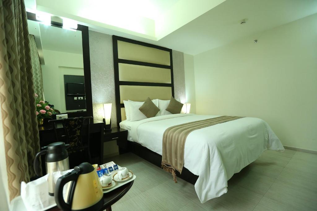 Pattom Royal Hotel Thiruvananthapuram Εξωτερικό φωτογραφία